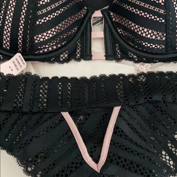 🌸Victoria Secret Plunge push up bra & Cheekies🌸 - Picture 2 of 7